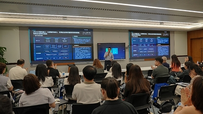 ▲ 吴益瑾先生现场分享中 ▲ 吴益瑾先生现场分享中