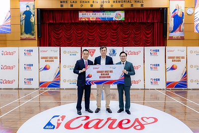 为延续活动带来的正面影响,金沙中国与NBA特意向澳门粤华中学捐赠篮球及训练器材。 为延续活动带来的正面影响,金沙中国与NBA特意向澳门粤华中学捐赠篮球及训练器材。